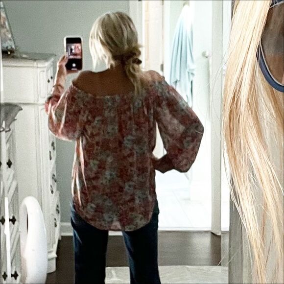 UMGEE Red and Pink Floral Off the Shoulder  Hi/lo top with smocking-like new! - Picture 7 of 15